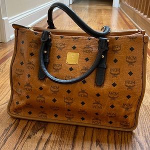 MCM tote bag, beatiful brown with navy handles